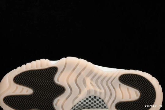 AR0715-101  Retro Jordan AR0715-101 11 Neapolitan  0815